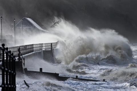 Waves crashing at Totland Bay